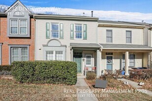 4232 Devonwood Way in Woodbridge, VA - Building Photo