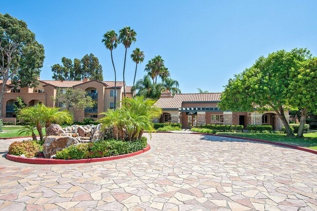 7180 Shoreline Dr in San Diego, CA - Foto de edificio - Building Photo