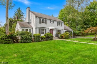 1 Gapview Rd in Millburn, NJ - Building Photo - Building Photo