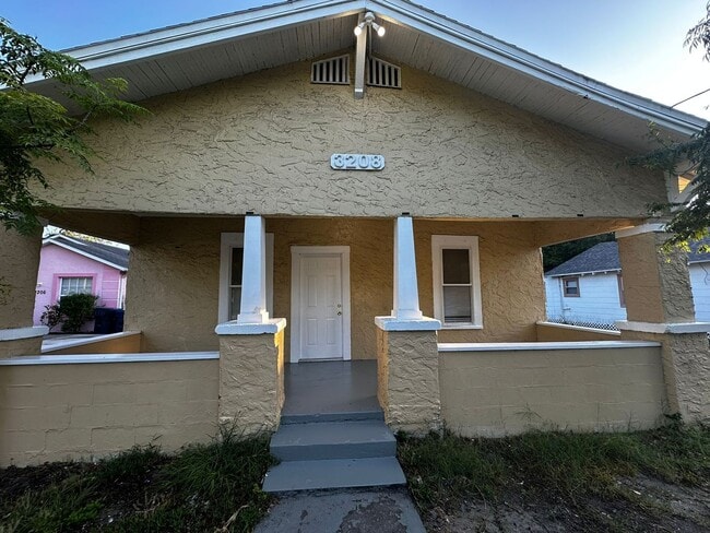 property at 3208 E Osborne Ave