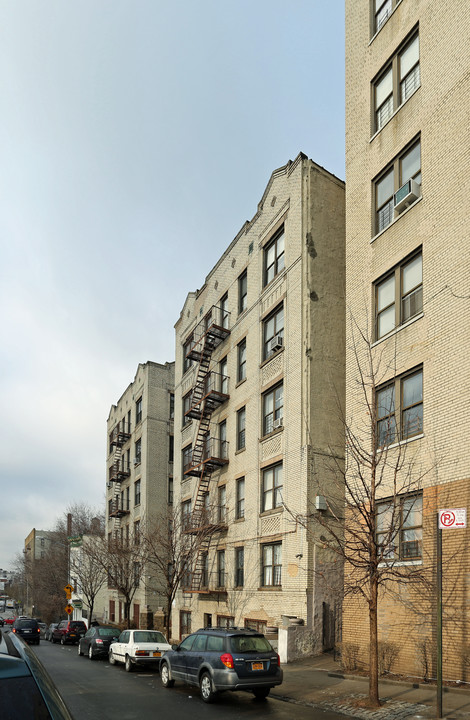 3225 Parkside in Bronx, NY - Building Photo