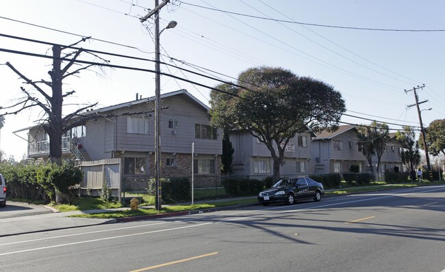 Towne Square Apartments in Hayward, CA - Foto de edificio - Building Photo