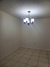 10810 SW 88th St in Miami, FL - Foto de edificio - Building Photo