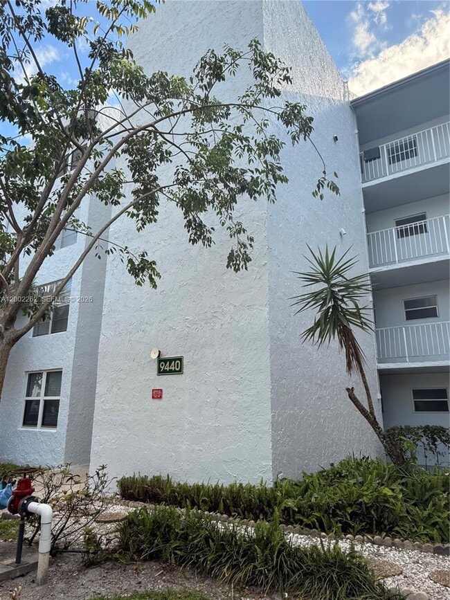 property at 9440 Live Oak Pl