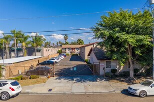 1025 Estes St in El Cajon, CA - Foto de edificio - Building Photo