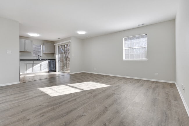 63 N Victoria Ln in Streamwood, IL - Building Photo - Building Photo