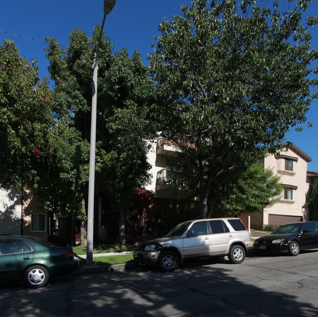 623 E Cypress Ave in Burbank, CA - Foto de edificio - Building Photo