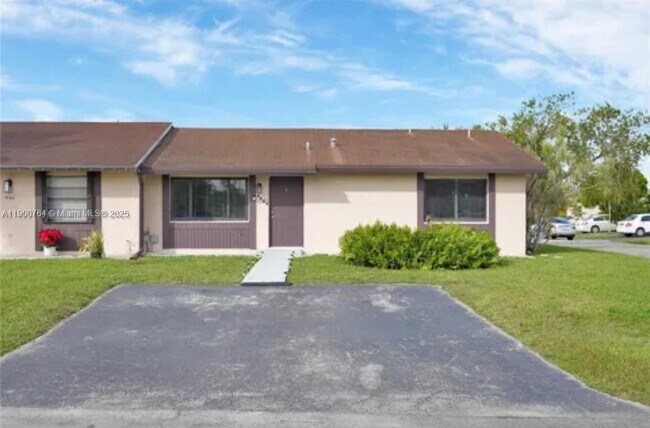 4800 SW 136th Pl in Miami, FL - Building Photo - Building Photo