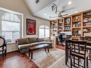 5735 Richmond Ave in Dallas, TX - Building Photo - Building Photo