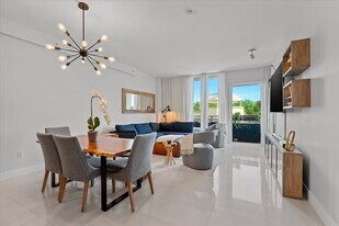 3250 Grand Ave, Unit 301 in Miami, FL - Building Photo