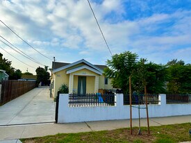 3828 W 105th St, Unit Front Home in Inglewood, CA - Building Photo