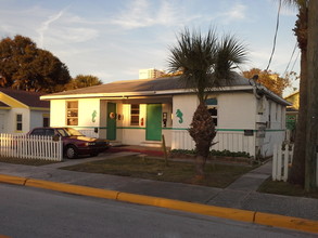 218 N Oleander Ave in Daytona Beach, FL - Building Photo - Building Photo