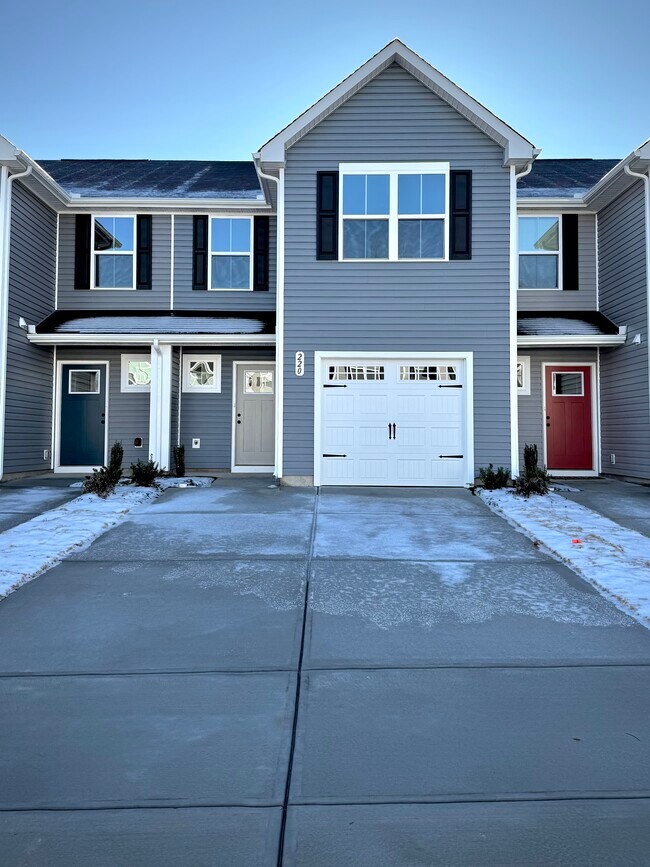 220 Sarnesfield Way in Greenville, SC - Foto de edificio - Building Photo