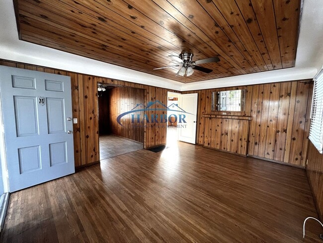 2449 Seabright Ave in Long Beach, CA - Building Photo - Building Photo