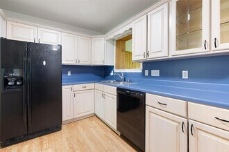 1206 Larkwood Dr in Austin, TX - Building Photo - Building Photo