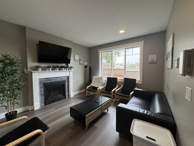593 5th St in Nanaimo, BC - Building Photo - Building Photo