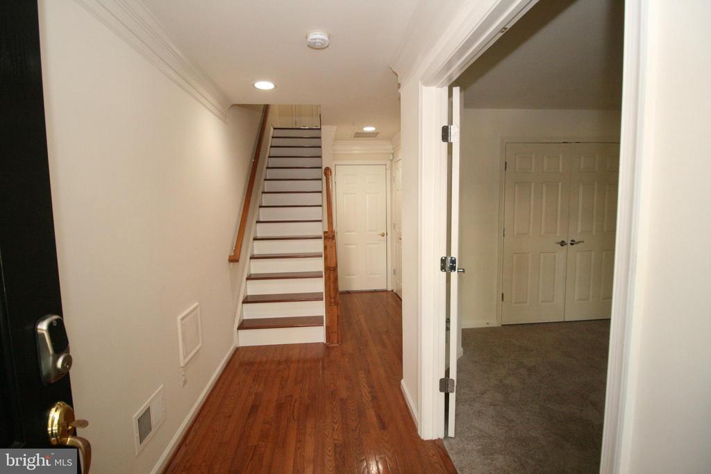 326 Casey Ln in Rockville, MD - Building Photo