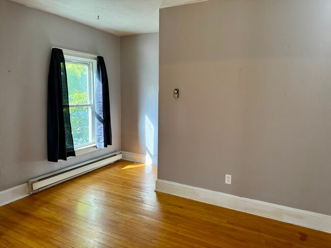 90 Oak St, Unit 2 in Plattsburgh, NY - Building Photo - Building Photo
