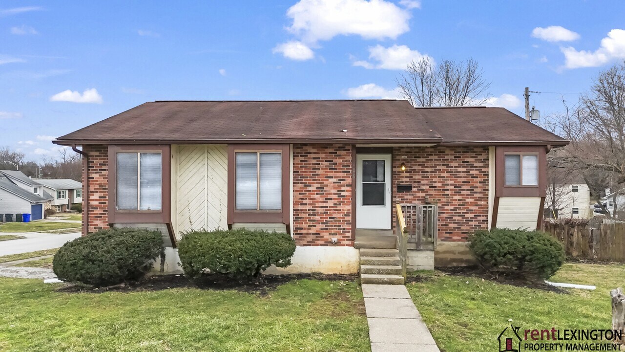 208 Grayson Ct in Lexington, KY - Building Photo