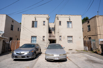 516 W 10th St in Long Beach, CA - Building Photo - Building Photo