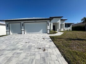 1523 NW 34th Ave in Cape Coral, FL - Building Photo