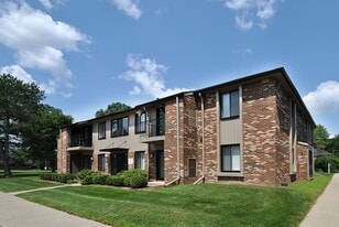 Merriman Woods Apartments in Livonia, MI - Building Photo
