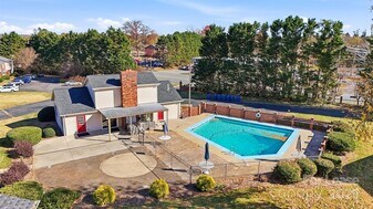 2705 N Center St, Unit 1-1415 in Hickory, NC - Building Photo