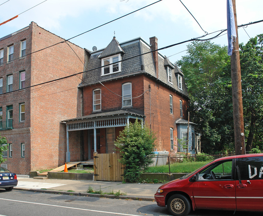 3414 Spring Garden St in Philadelphia, PA - Foto de edificio