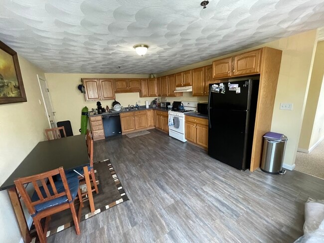 22 Railroad Ave, Unit 2 in Beverly, MA - Building Photo - Building Photo