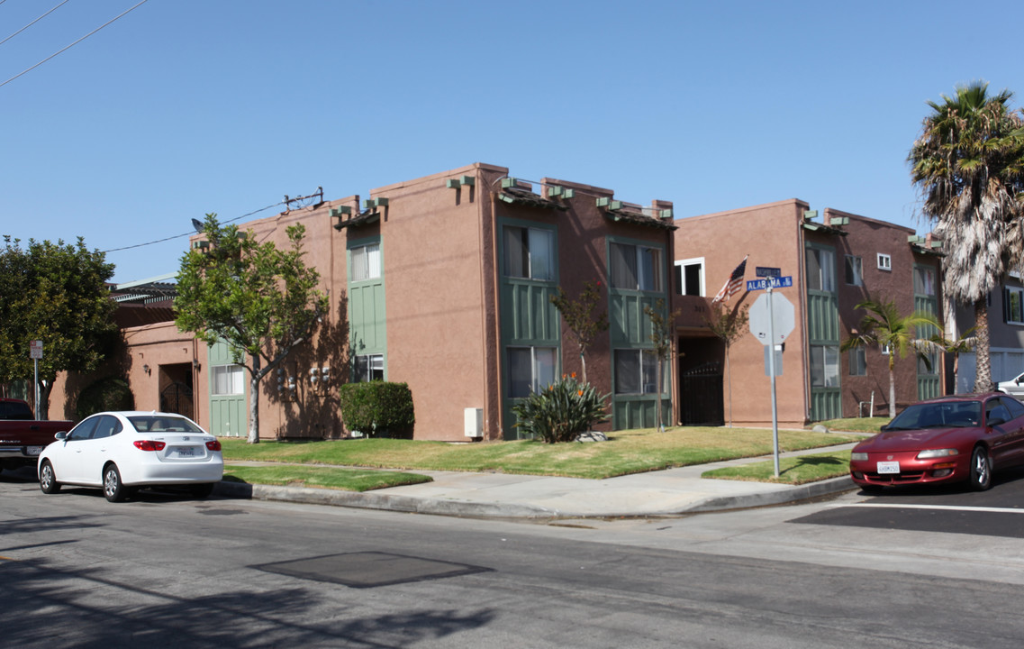 203 Nashville Ave in Huntington Beach, CA - Foto de edificio