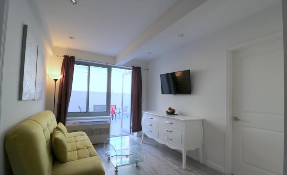 521 W 48th St in New York, NY - Building Photo