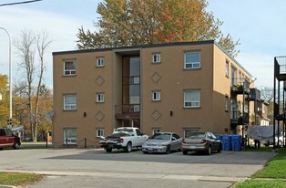 101 Craydon Rd in Whitby, ON - Building Photo