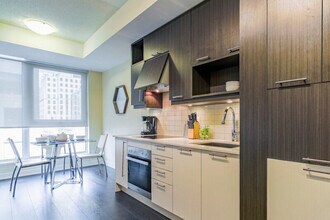 210 Adelaide St W in Toronto, ON - Building Photo - Building Photo