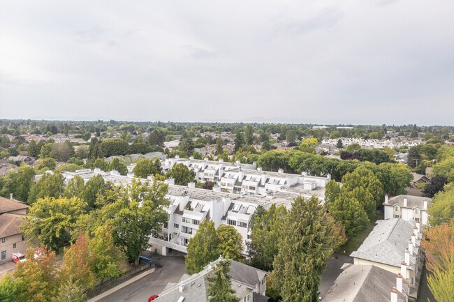 Canterbury Court in Richmond, BC - Building Photo - Building Photo