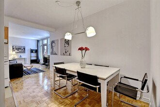4846 Rue Sainte-Catherine E in Montréal, QC - Building Photo - Building Photo