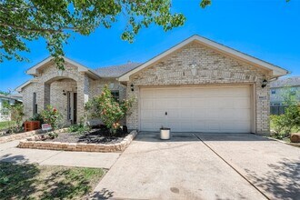 9407 Dora Meadows Dr in Sugar Land, TX - Building Photo - Building Photo