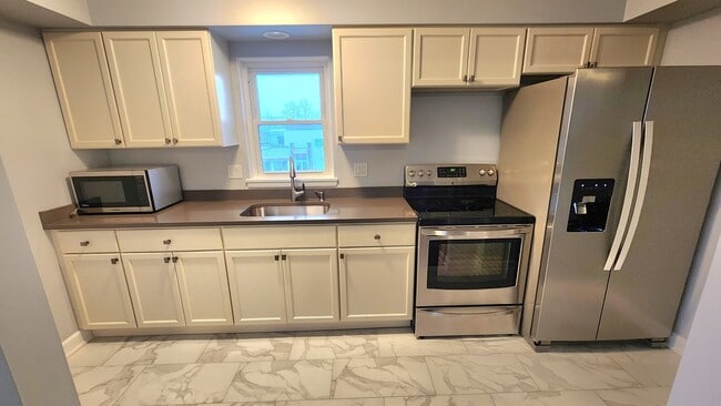 1008 N Milwaukee Ave in Libertyville, IL - Building Photo - Building Photo