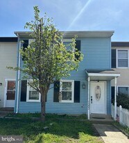 5202 Magnolia Pl in Fredericksburg, VA - Building Photo