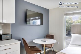 5001 Brooklyn Ave NE-Unit -FL2-ID919 in Seattle, WA - Building Photo - Building Photo