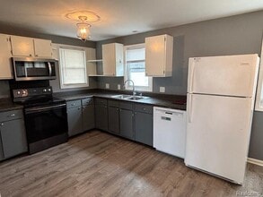 1410 Airway Dr in Waterford Township, MI - Building Photo - Building Photo