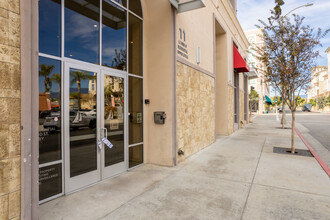 Pacific Plaza in Alhambra, CA - Foto de edificio - Building Photo