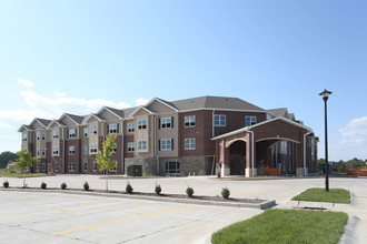 Jennings Place Phase II in Jennings, MO - Foto de edificio - Building Photo