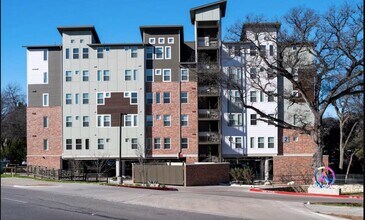 1800 S I- 35 Service Rd in Austin, TX - Foto de edificio - Building Photo