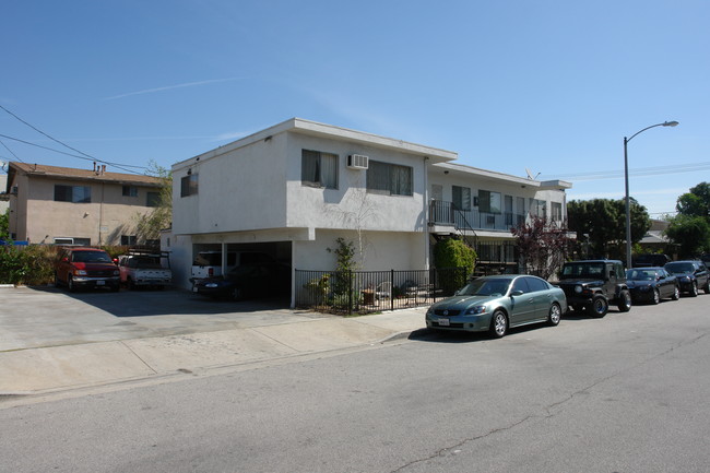 7437 Woodley Ave in Van Nuys, CA - Building Photo - Building Photo