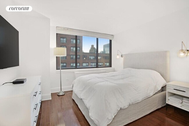 300 E 64th St in New York, NY - Building Photo - Building Photo