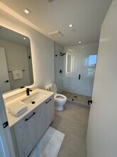 42 NW 33rd St, Unit B1 in Miami, FL - Building Photo - Building Photo