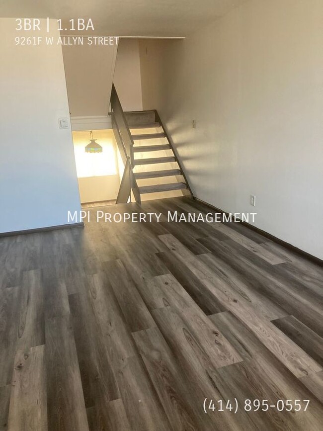 9261F W Allyn St in Milwaukee, WI - Building Photo - Building Photo