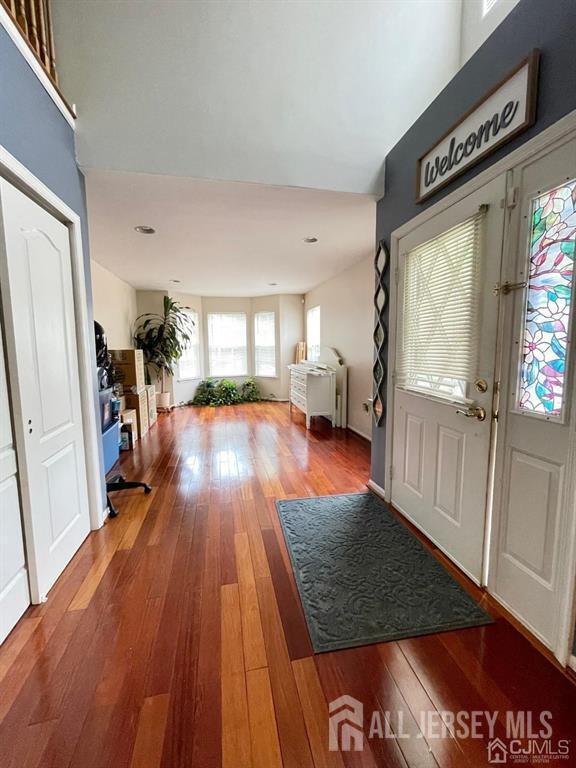 95 Amy Dr in North Brunswick, NJ - Building Photo - Building Photo