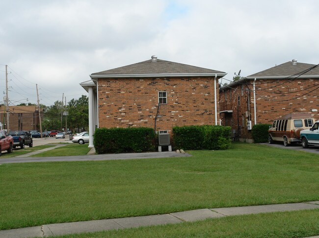 2600 Harvard Ave in Metairie, LA - Foto de edificio - Building Photo