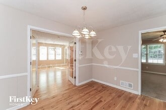 2835 Twin Springs Dr in Snellville, GA - Foto de edificio - Building Photo